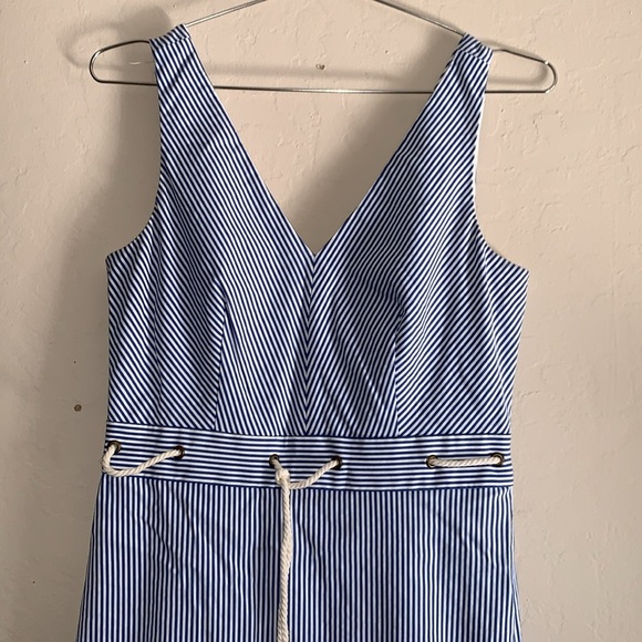 J. CREW  DOUBLE V-NECK DRESS IN STRETCH SEERSUCKER SZ 2 - Picture 3 of 7